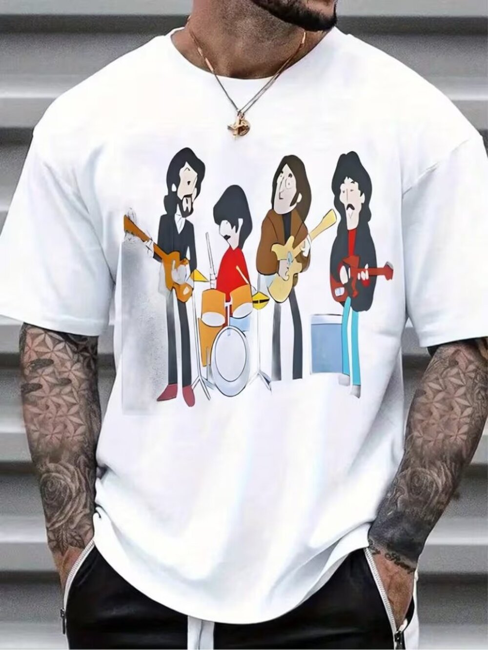 Men's casual T-shirt with retro appearance and bold pattern printin